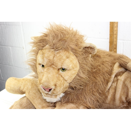 1575 - A very large vintage toy lion, possibly a toy shop display piece