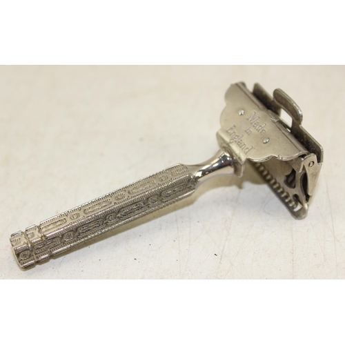 1650 - Qty of assorted vintage razors to inc Wilkinson and an unusual Star Safety razor