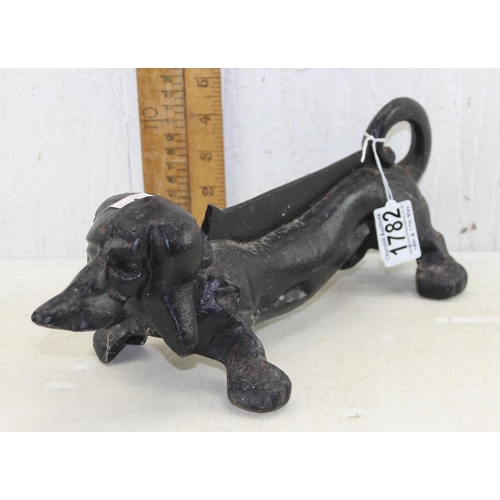 1782 - Cast iron boot scraper formed as a Dachshund