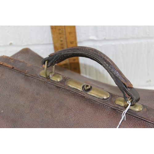 1783 - Vintage leather Gladstone bag