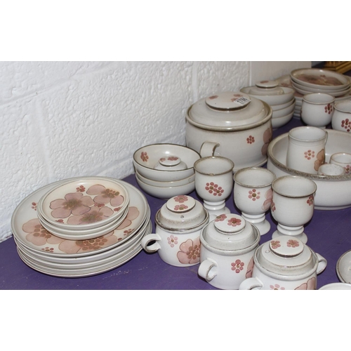 1786 - An extensive Retro Denby dinner service