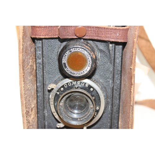 705 - 3 vintage TLR cameras to inc Ilford Craftsman, Voigtlander Brilliant & Rioch Diacord