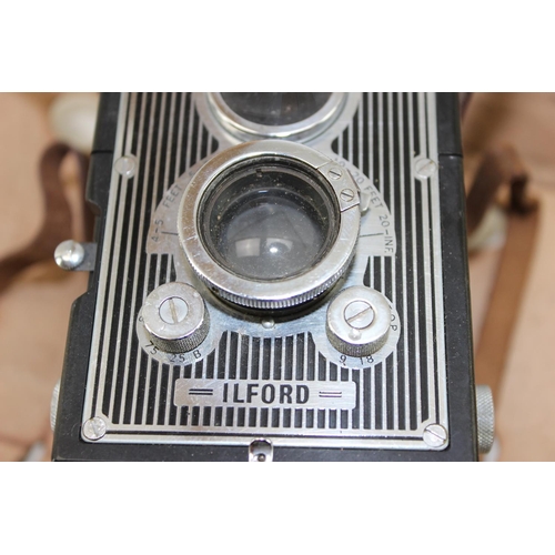 705 - 3 vintage TLR cameras to inc Ilford Craftsman, Voigtlander Brilliant & Rioch Diacord