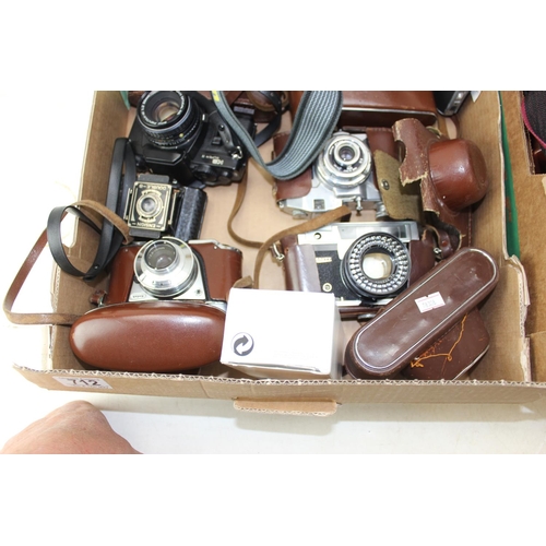 712 - 3 boxes of assorted cameras, camera related items and vintage photographic lighting etc