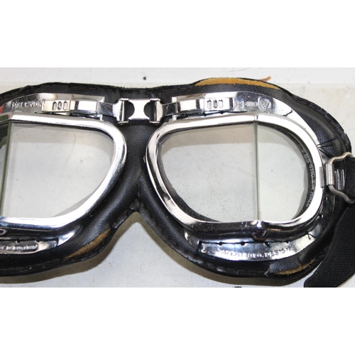 767 - Vintage motorcycle helmet, 2 pairs of goggles and a windscreen