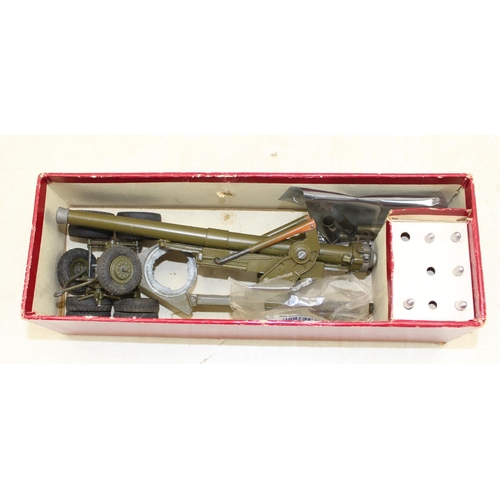 1580 - A Britains 155mm gun no 2064, boxed