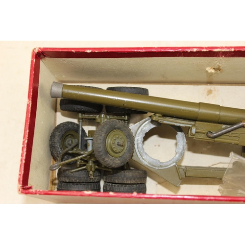 1580 - A Britains 155mm gun no 2064, boxed