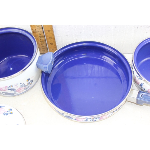 1788 - A set of 5 retro Baumann enamel saucepans