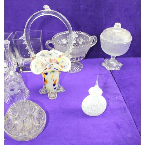 1833 - Qty of assorted mixed glassware to inc scent bottle etc