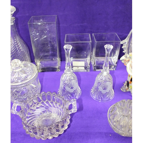 1833 - Qty of assorted mixed glassware to inc scent bottle etc