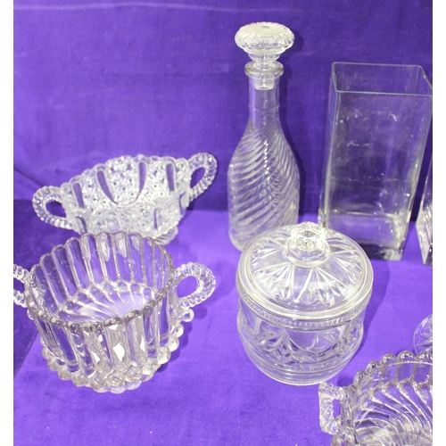 1833 - Qty of assorted mixed glassware to inc scent bottle etc