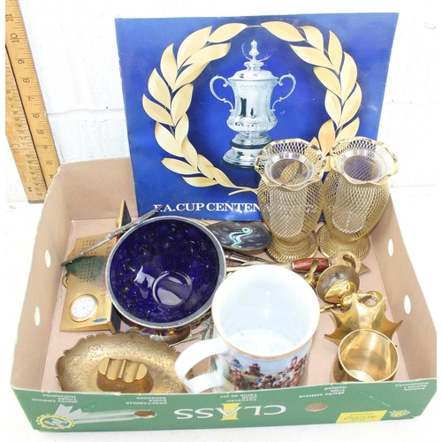 1841 - Quantity of mixed collectables to include brass ware