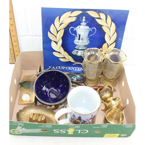 1841 - Quantity of mixed collectables to include brass ware