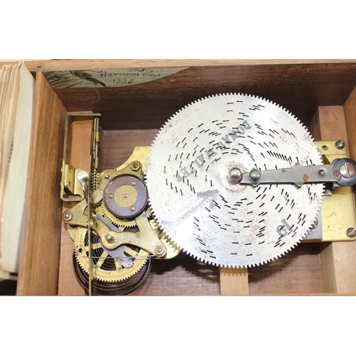 291 - An early 20th century table top music box or symphonium with a number of metal discs