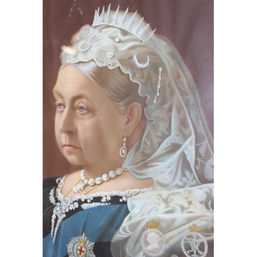 482 - A large antique style gilt framed print of Queen Victoria, in impressive gilt frame