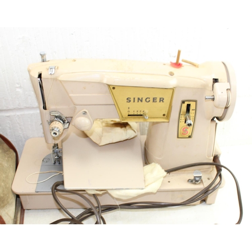 913 - Vintage Singer 315 sewing machine