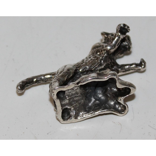 1175 - A 925 cast silver model of a rearing tiger, approx 12.9g gross