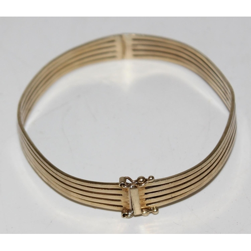 1224 - 9ct gold bangle, believed to be Italian with import marks, approx 9.9g gross