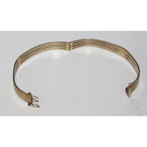 1224 - 9ct gold bangle, believed to be Italian with import marks, approx 9.9g gross