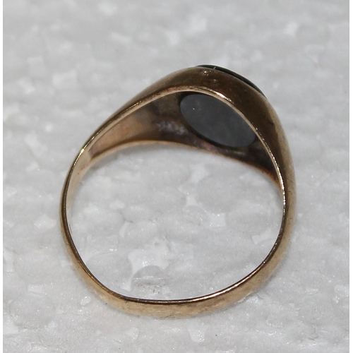 1227 - A 9ct gold and Onyx signet ring with plain black stone, approx size L, approx 2.1g gross