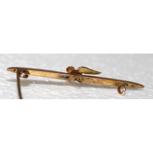 1233 - 9ct gold bar brooch formed with a swallow, approx 1.6g gross