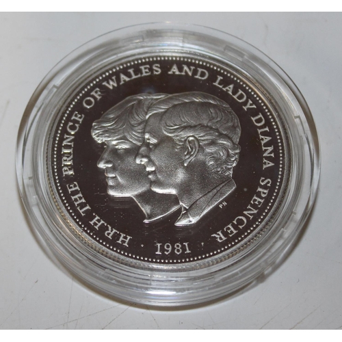 1304 - 1981 Charles & Diana silver proof commemorative crown coin, boxed with certificate