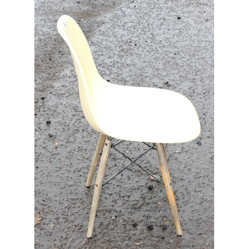 192 - Retro Eames style dining chair