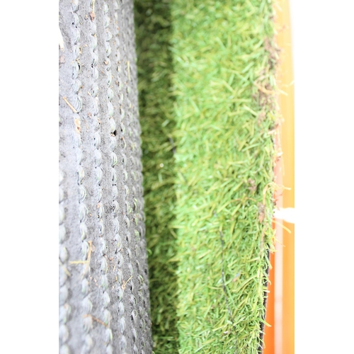 386 - Roll of Astro turf measuring approx 7