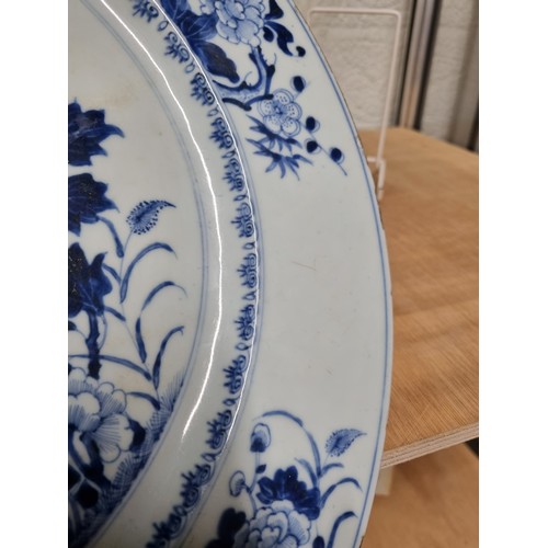 1684 - A large 18th/ 19th century Chinese porcelain charger with blue and white decoration of flowers, appr... 