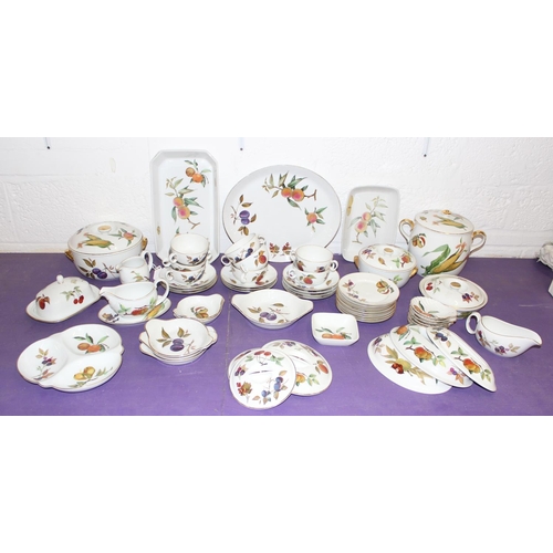 1714 - A large qty of assorted Royal Worcester 