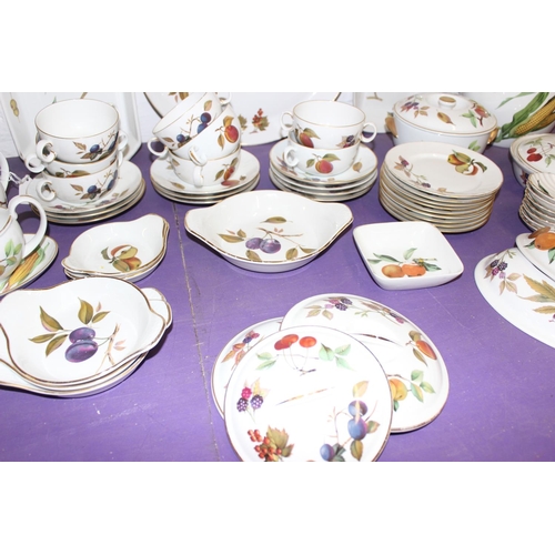 1714 - A large qty of assorted Royal Worcester 