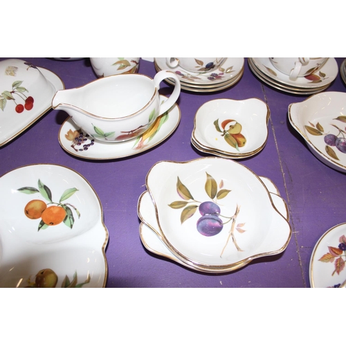 1714 - A large qty of assorted Royal Worcester 