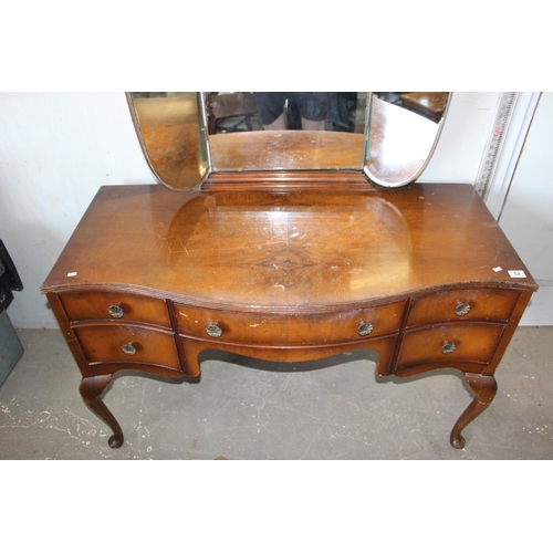 62 - Early 20th century dressing table with triple mirror