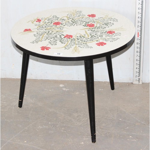 16 - A small round retro table decorated with flowers