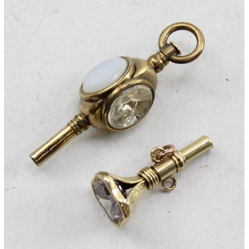 1401 - A yellow metal, likely gold plated revolving pocket watch key and one other yellow metal item