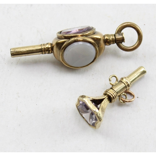 1401 - A yellow metal, likely gold plated revolving pocket watch key and one other yellow metal item