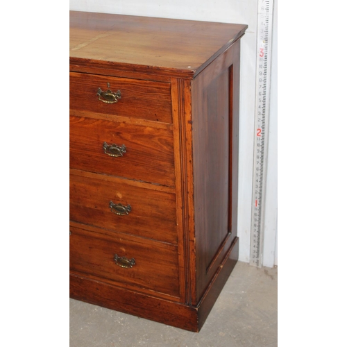 15 - Victorian 2/3 chest of drawers with brass handles