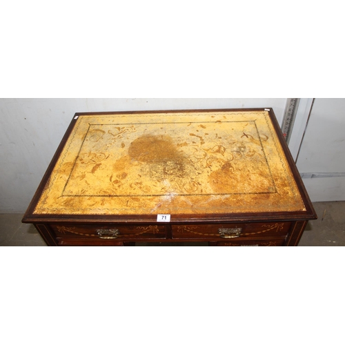 71 - An Edwardian Sheraton revival leather topped desk of small proportions with brass castors