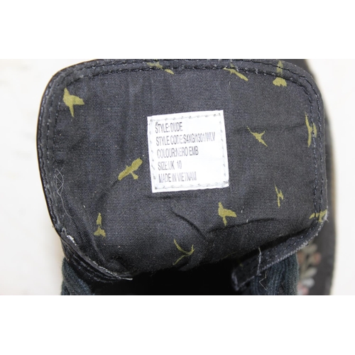 207 - A pair of Paul Smith high topped shoes with embroidery, size 10