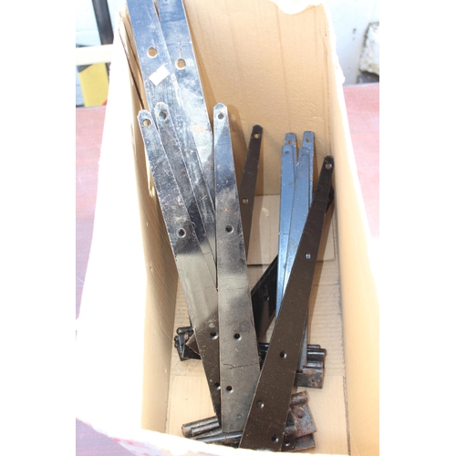 895 - Quantity of various gate hinges