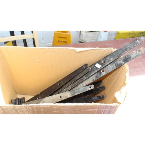 895 - Quantity of various gate hinges