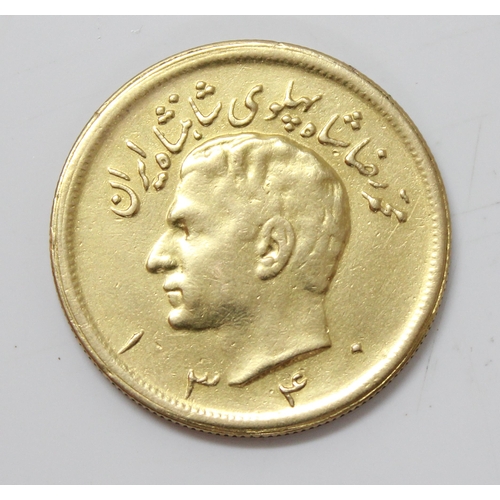 1326 - Coins, Iran/ Persia, a rare 2.5 Pahlavi gold coin dated 1330 (1951), approx 20.3g gross weight, appr... 