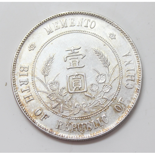 1338 - Coins, A rare Chinese silver Memento Birth of the Republic of China Yuan Dollar, 1927 rosette issue,... 