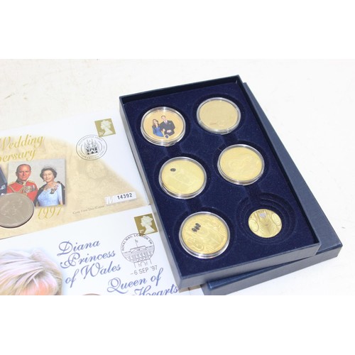 1342 - Qty of royal commemorative coins and medallions to inc 4 £5 coins and coin covers