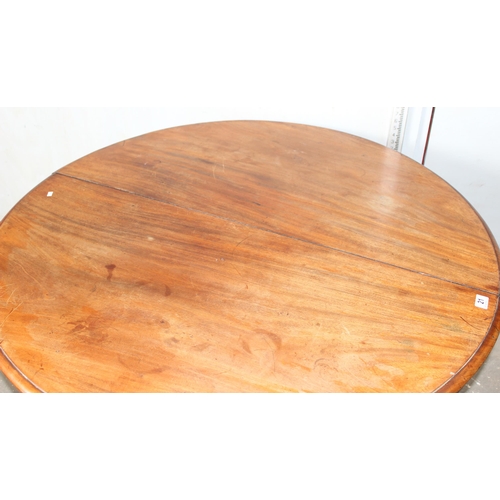 21 - A large Victorian mahogany tilt topped breakfast table on pedestal base