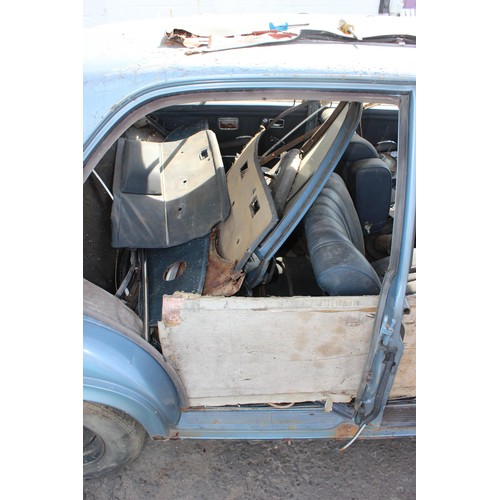 0b - Mercedes 4 door believed to be late 60s or early 70s 220 series, parts car or restoration project,  ... 