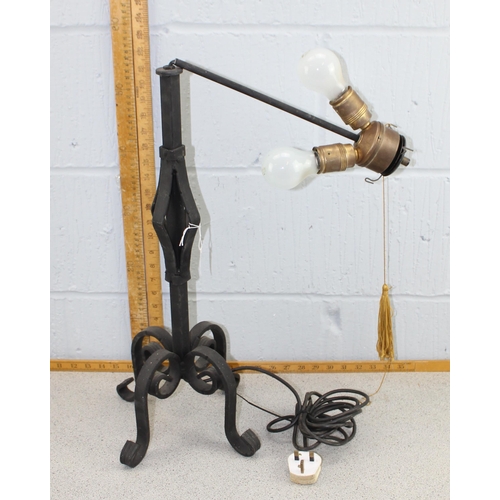 242a - A vintage large wrought iron table lamp