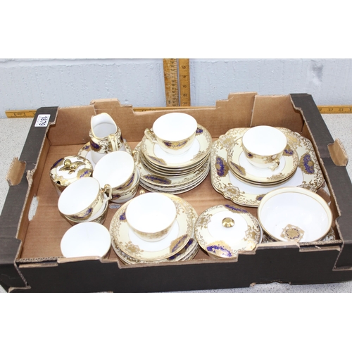 1862 - An extensive Noritake porcelain tea set with blue and gilt decoration