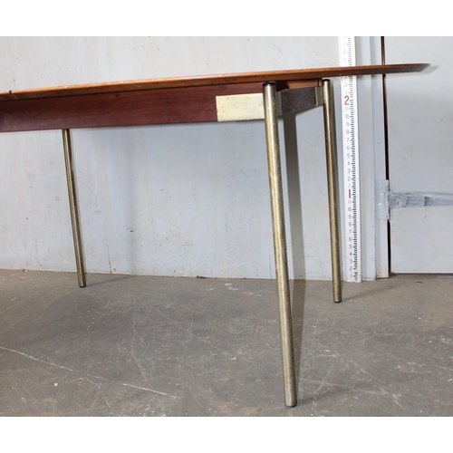 58 - John and Sylvia Reid for Stag, an S Range mahogany oval extending dining table with extra leaf stand... 