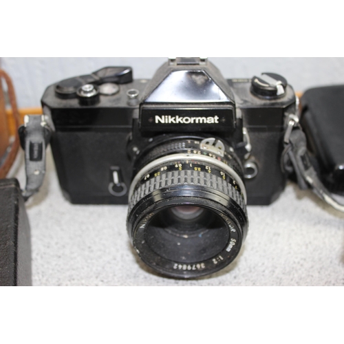 700 - Nikkormat camera with a 50mm 1:2 lens, Canon Canonet QL19 with 45mm 1:1.9 lens & a Kodak 2c Brownie ... 